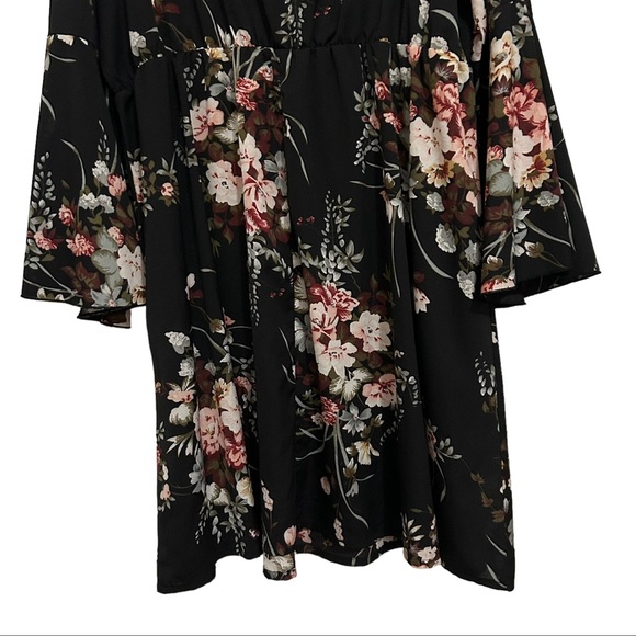 NWOT Black Floral Surplice V-Neck Bell Sleeve Dress 4XL - Picture 10 of 16